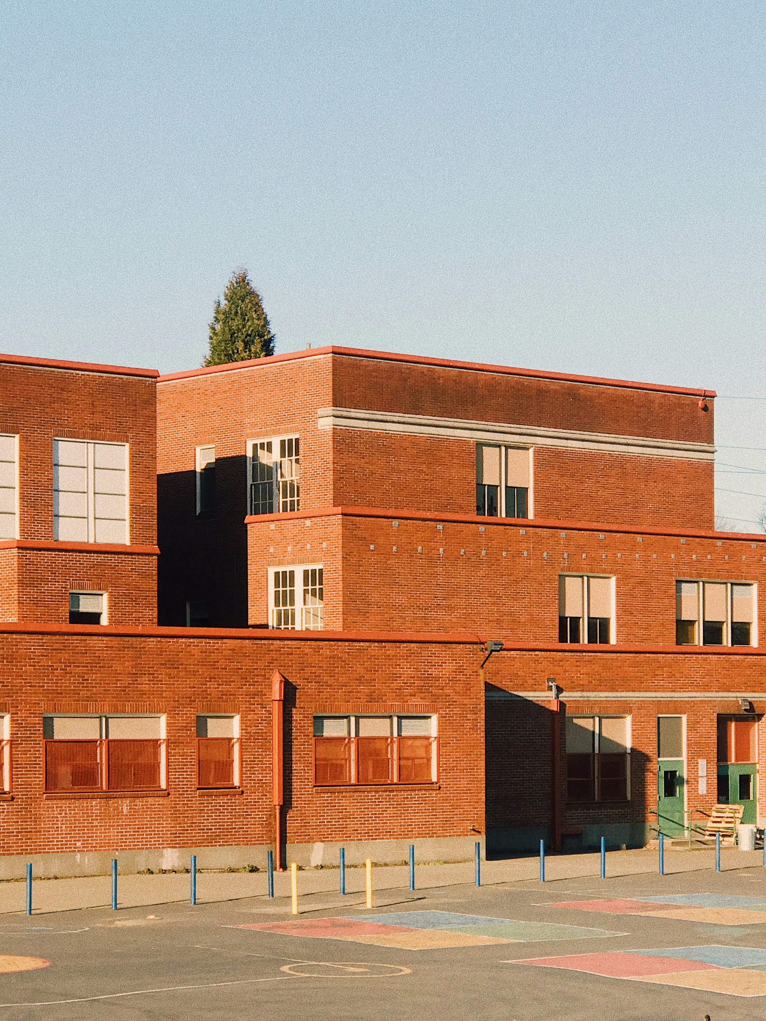 School building icon